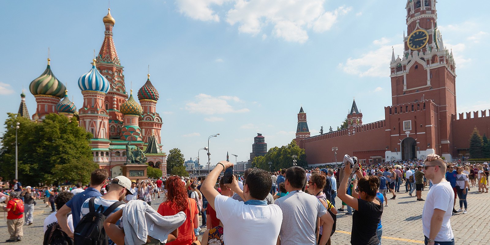 Ростуризм предложил бесплатно продлить иностранным туристам неиспользованные визы в РФ