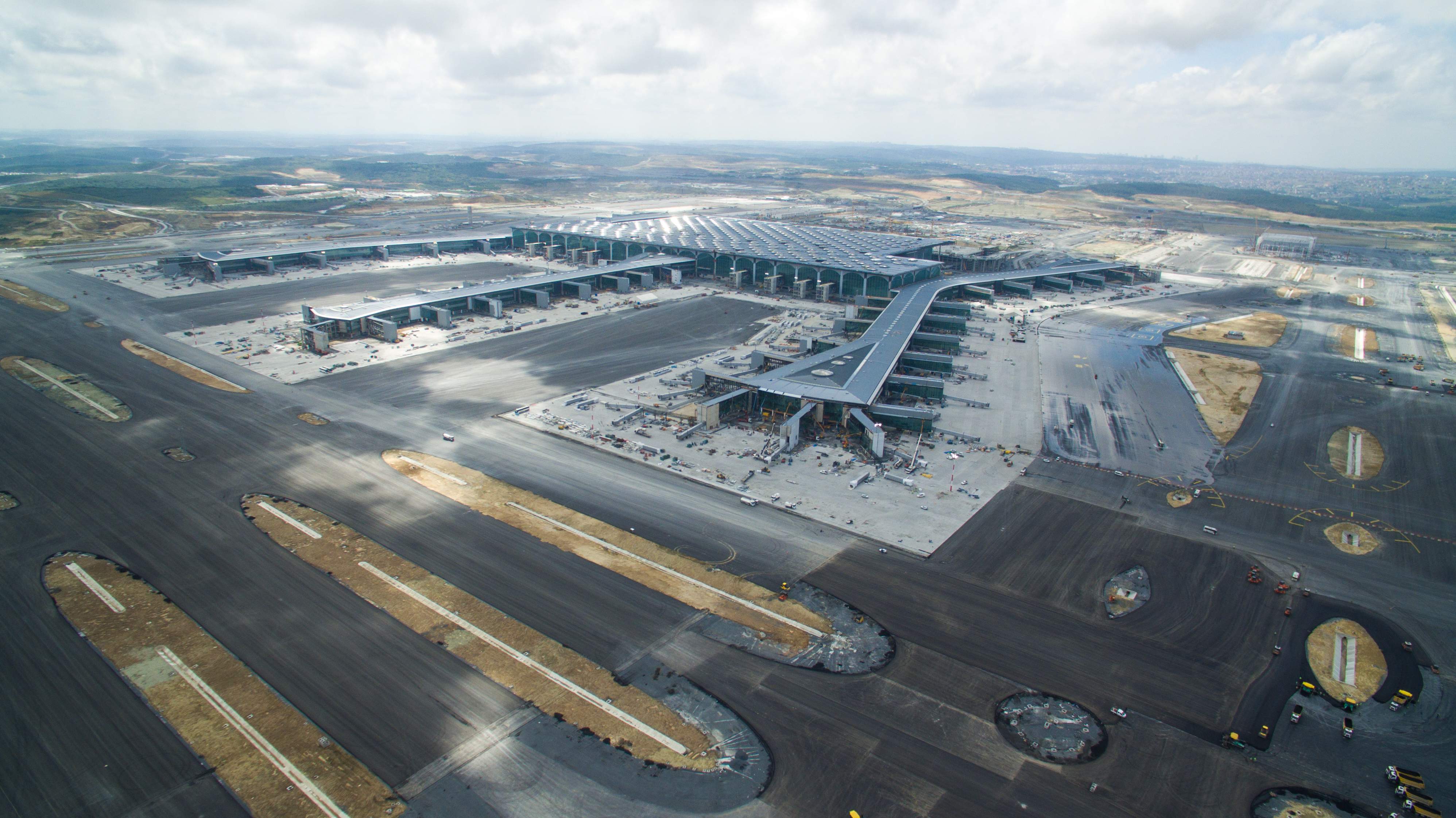 В Стамбуле открыли будущий крупнейший аэропорт мира