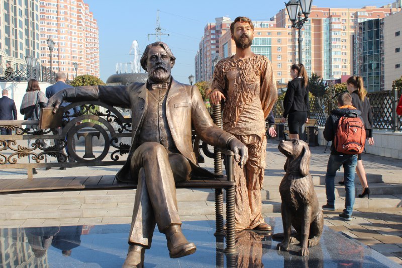 Памятник Тургеневу и его любимой собаке Бубульке появился в Краснодаре