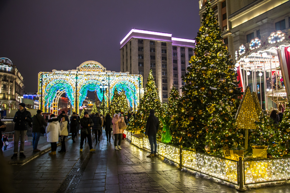 Почти 5 тысяч световых конструкций украсят Москву к зимним праздникам