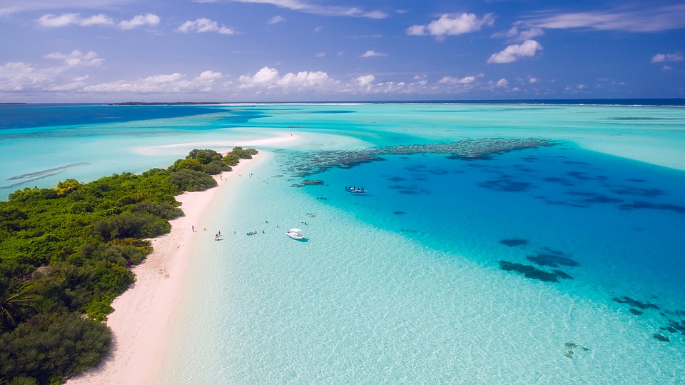 Мальдивы до конца года рассчитывают принять более ста тысяч туристов