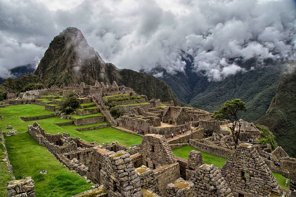 Власти Перу отменили обязательный карантин для иностранных туристов