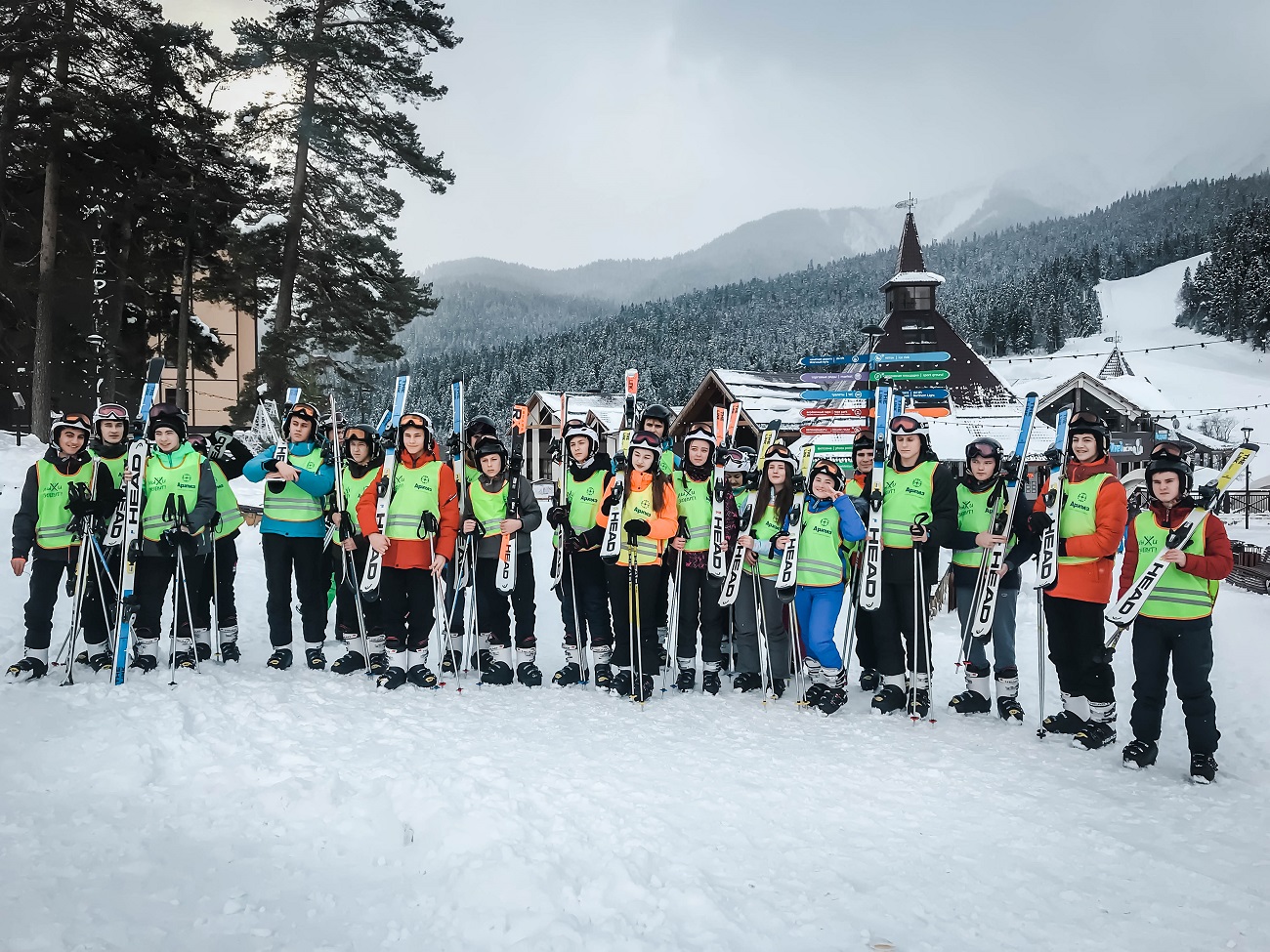 Первые в сезоне школьные уроки по горным лыжам прошли на курортах Северного Кавказа