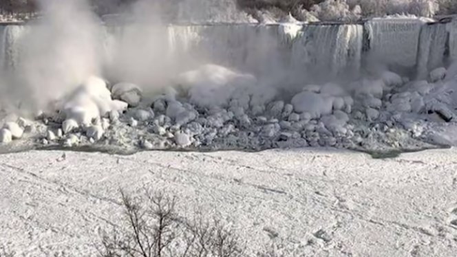 Ниагарский водопад частично замерз из-за холодов в США
