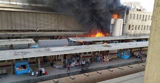 Поезд загорелся на вокзале Каира, не менее 10 человек погибли