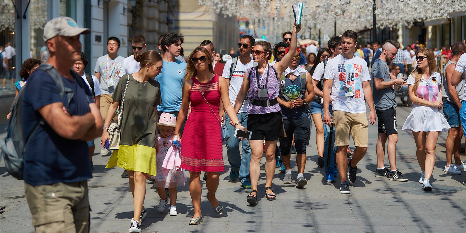 Иностранцам упростили получение полугодовой туристической визы в РФ