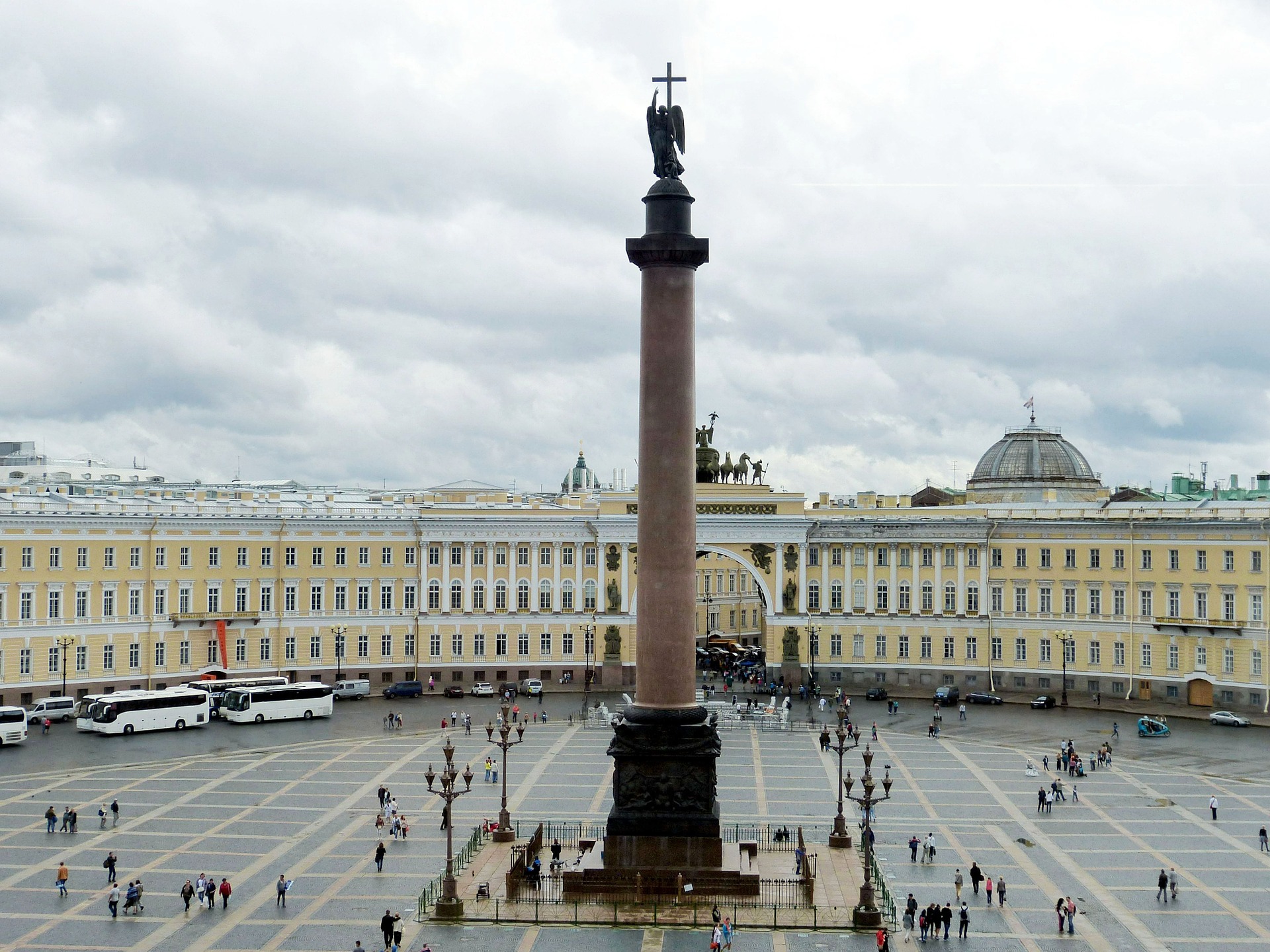 Около восьми тысяч бесплатных экскурсий проведут в Петербурге в честь Дня туризма