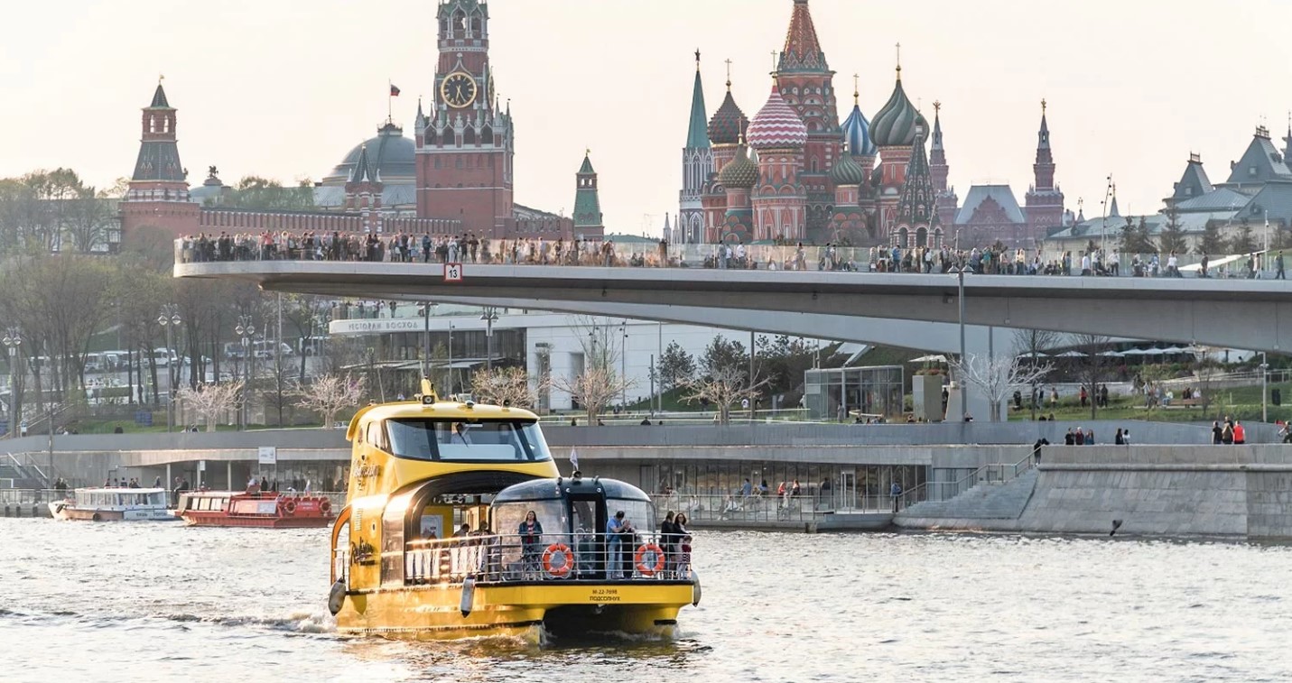 Десять новых речных трамвайчиков начали курсировать по Москве-реке
