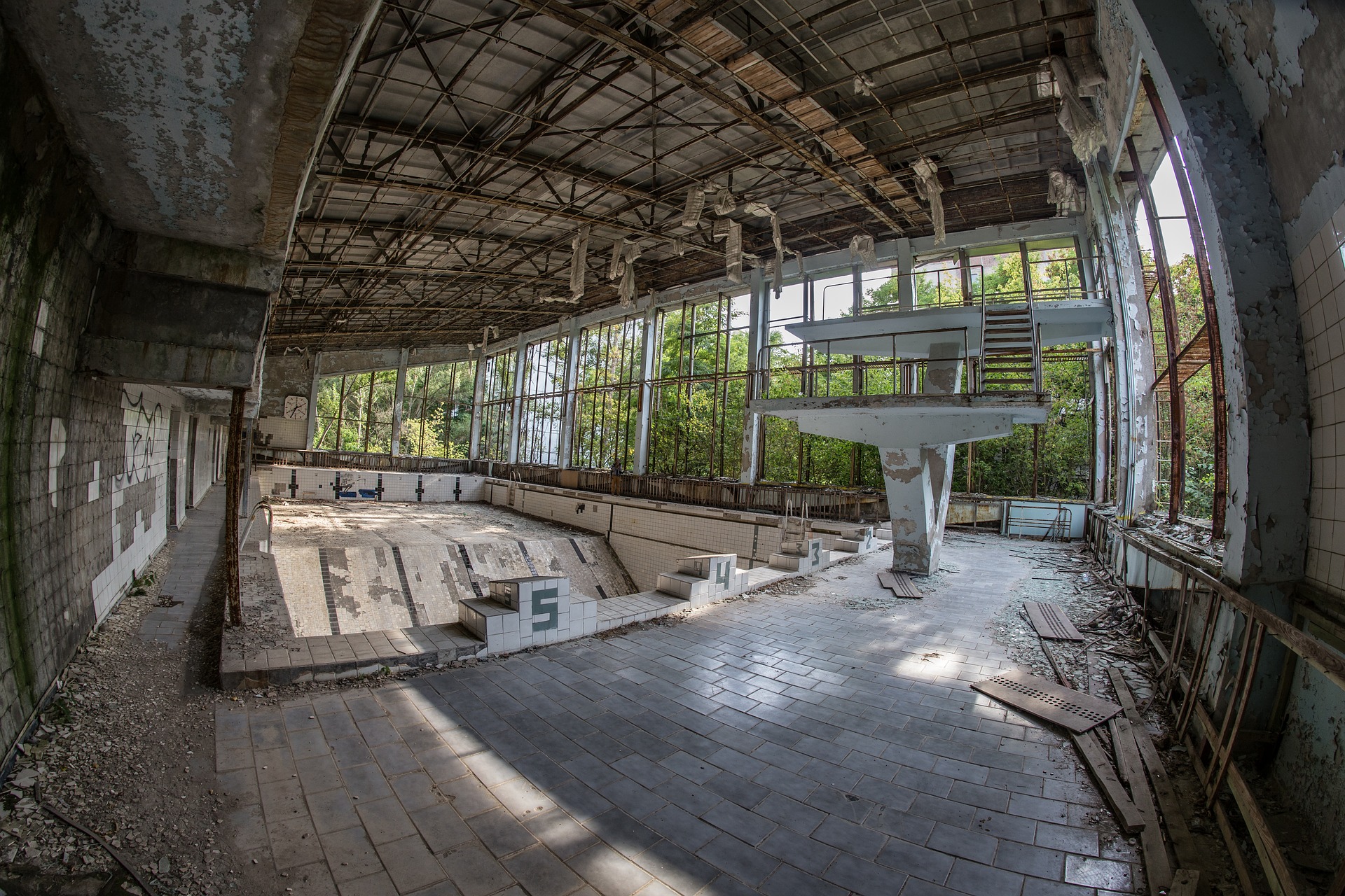 Автор сериала "Чернобыль" призвал приезжающих на ЧАЭС туристов уважать жертв катастрофы