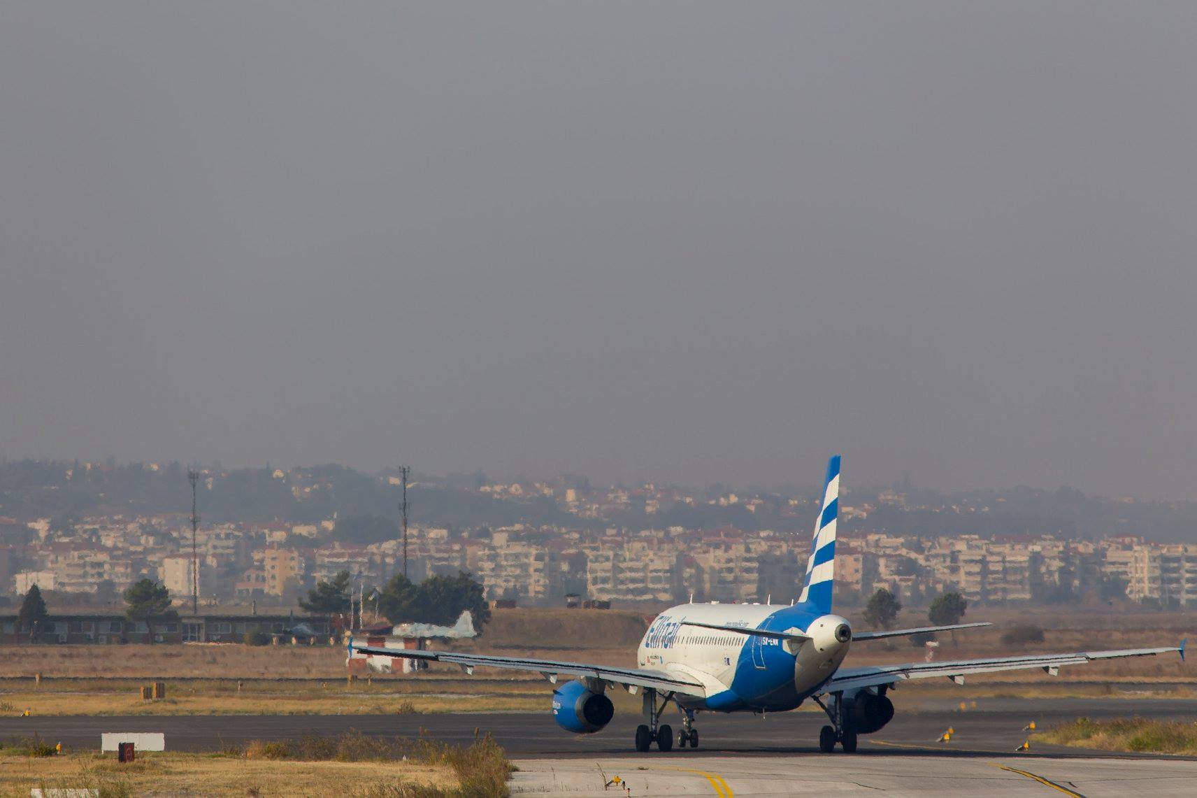 Туроператор опроверг сообщения о драке российских туристов с сотрудниками аэропорта в Греции