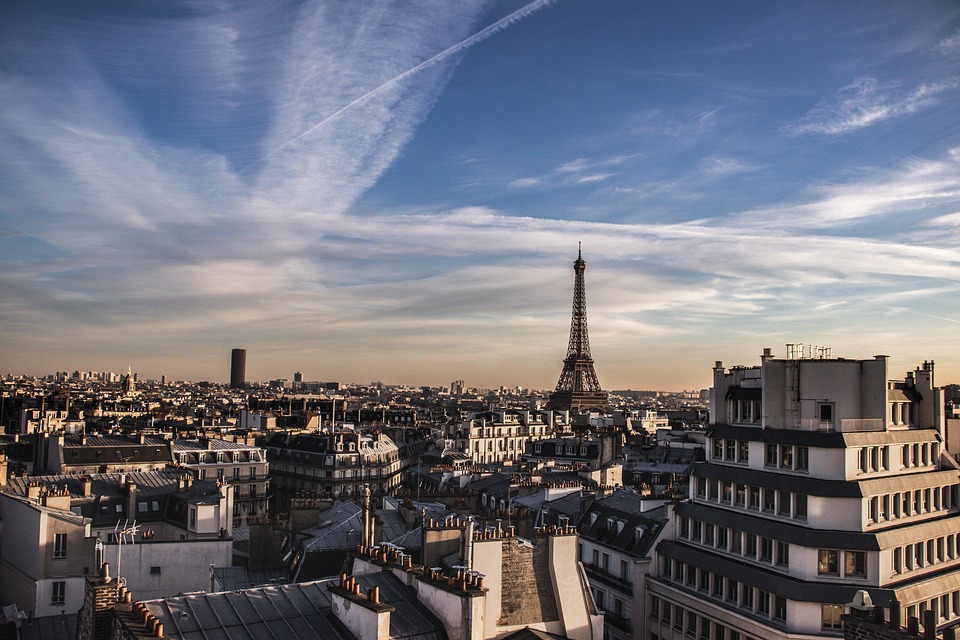 Париж потерял 15,5 млрд евро из-за снижения доходов от туризма