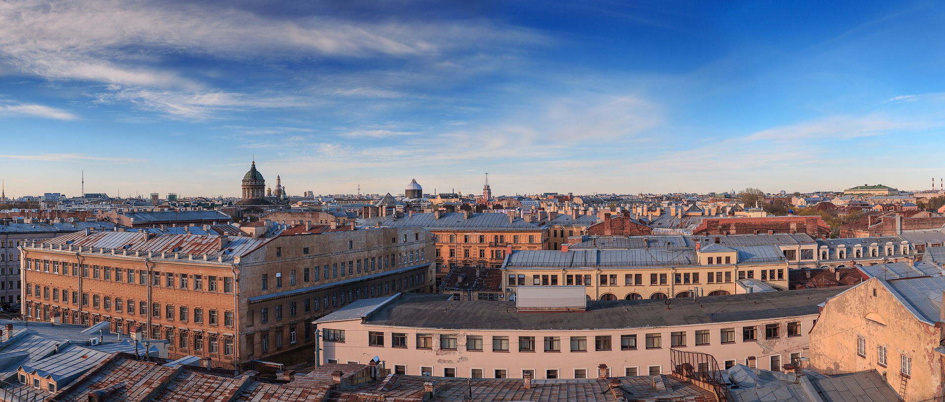 Туристам запретят гулять по крышам домов Петербурга