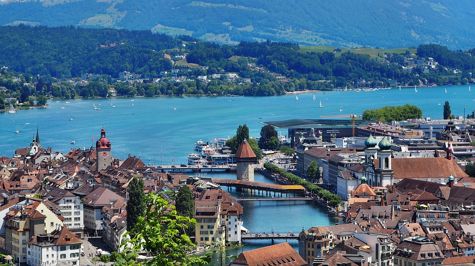 Власти швейцарского Люцерна планируют ввести налог для туристических автобусов