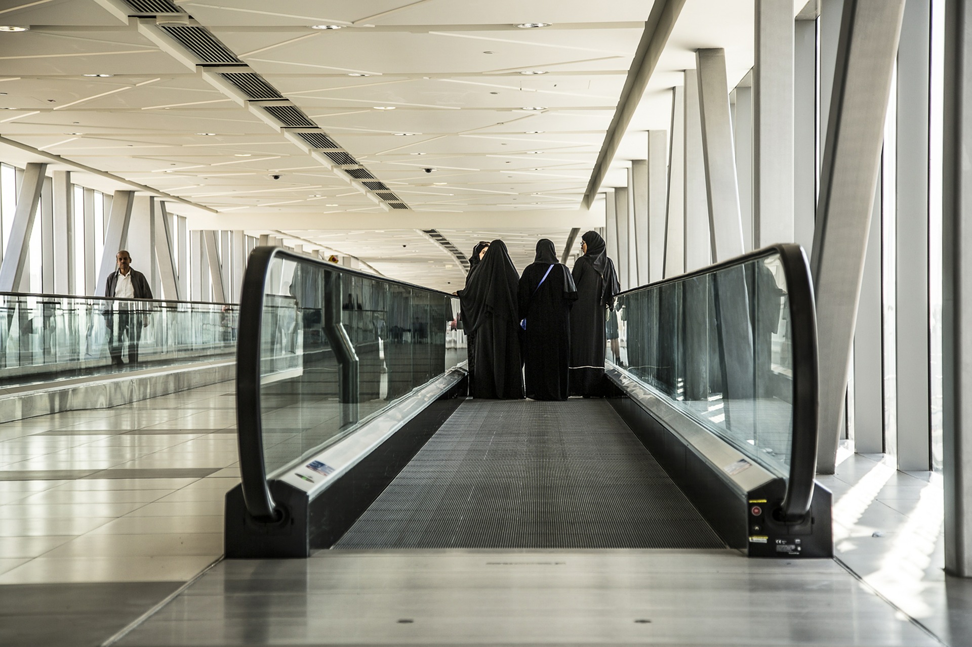 Женщинам в Саудовской Аравии разрешили путешествовать без одобрения мужчин