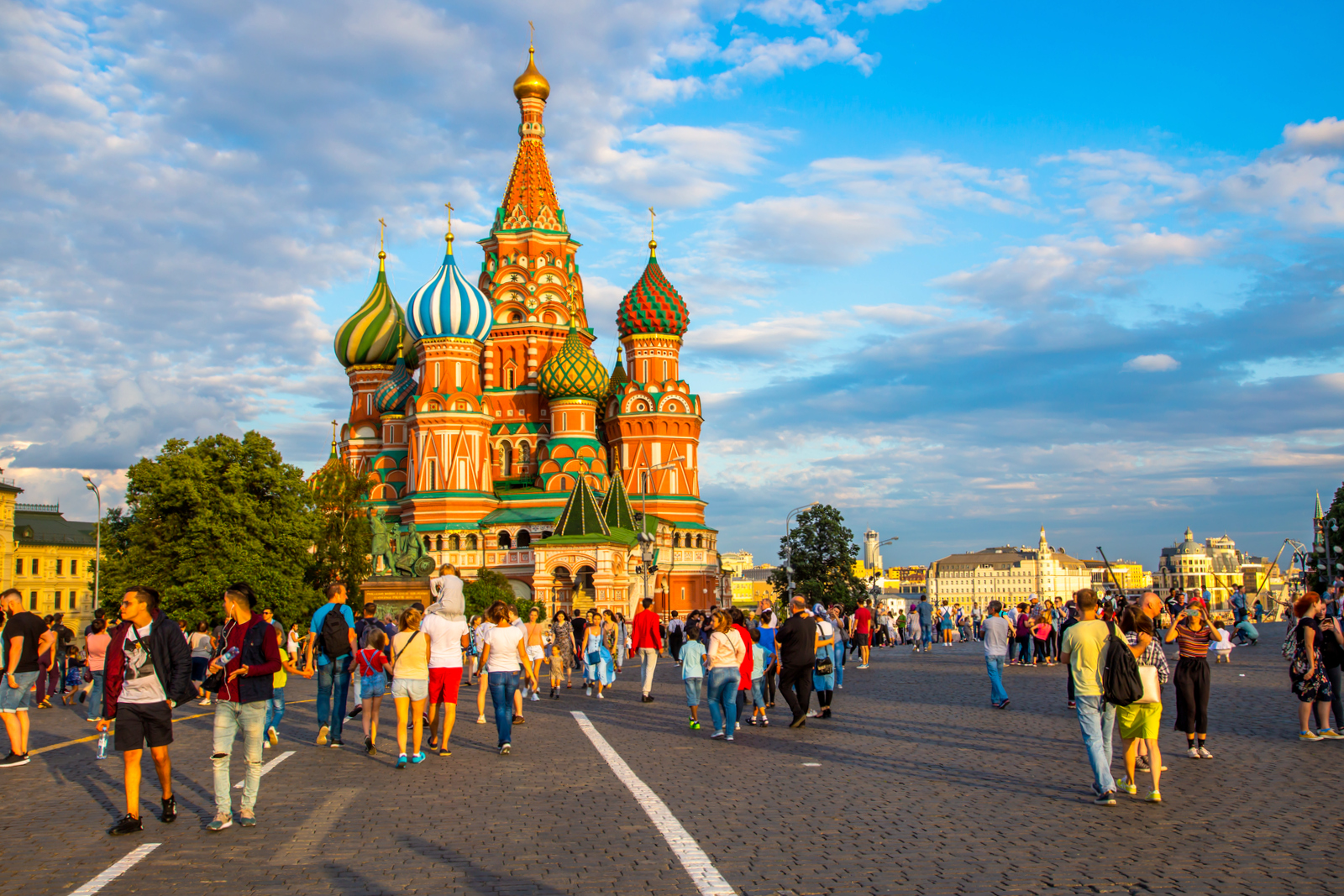 Иностранным туристам планируют выдавать российские визы сроком на полгода