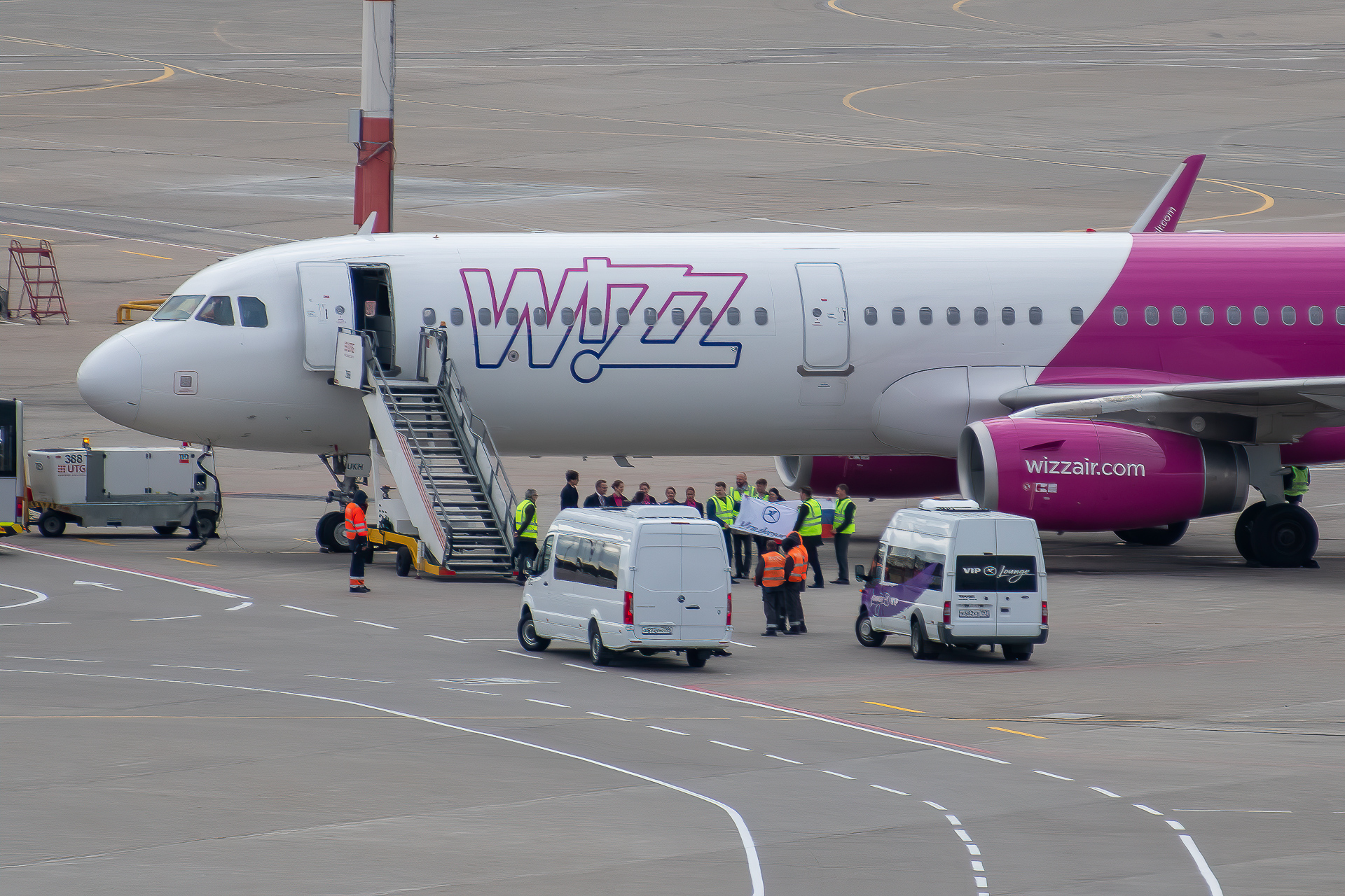 Wizz Air перенес открытие базы в "Пулково" на декабрь