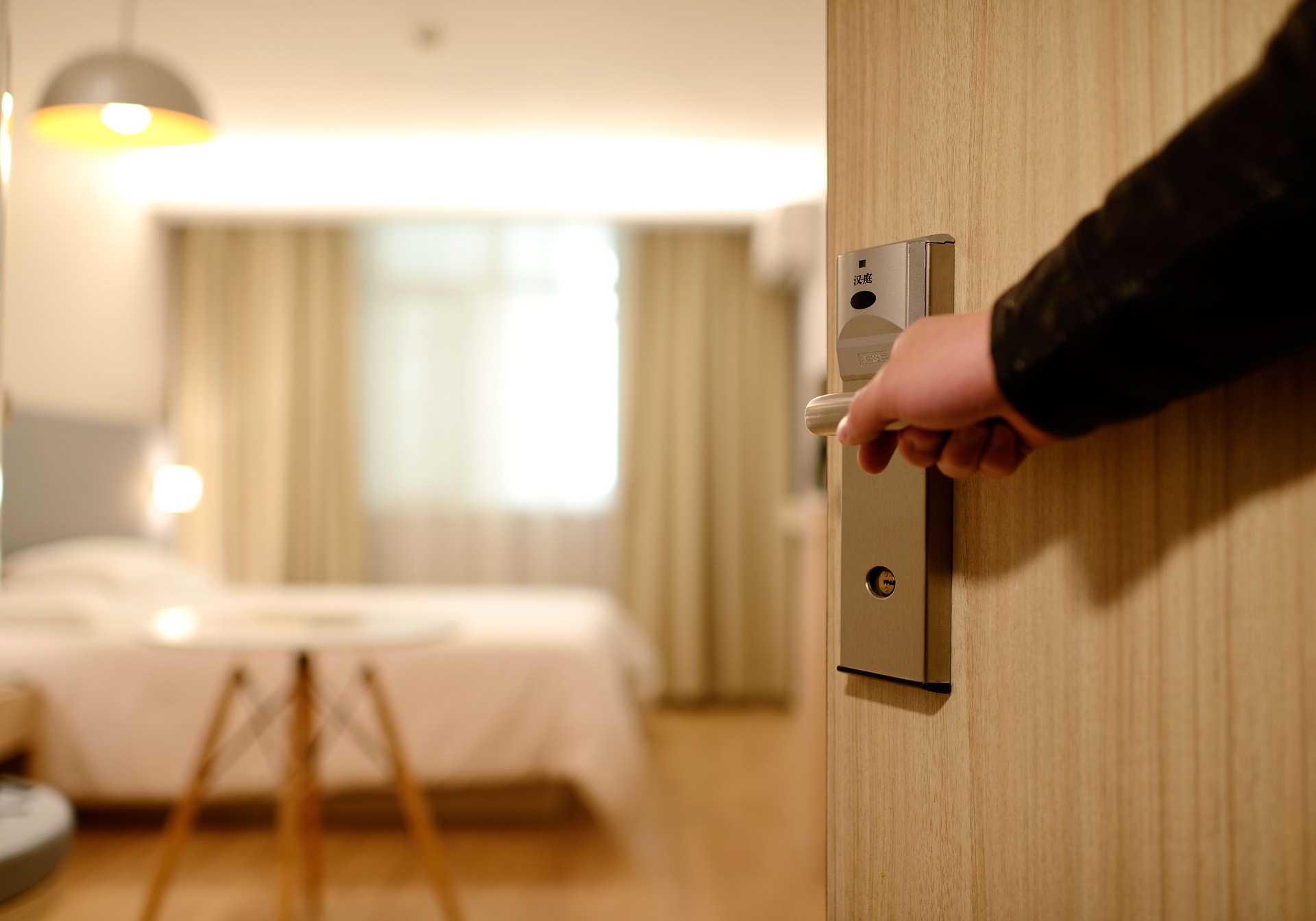 Отели в отдельно стоящих жилых домах оказались вне закона из-за поправки о запрете хостелов