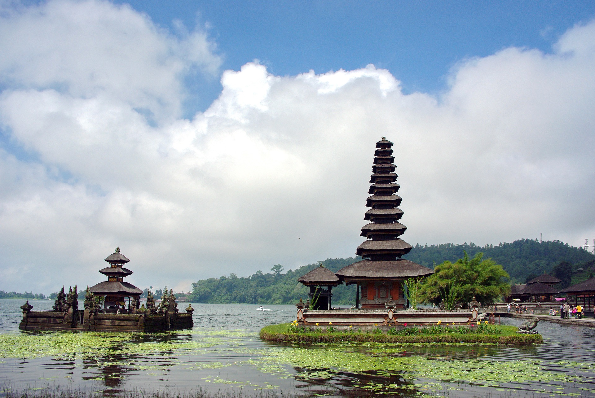 Бали может открыться для иностранных туристов в ближайшие две недели