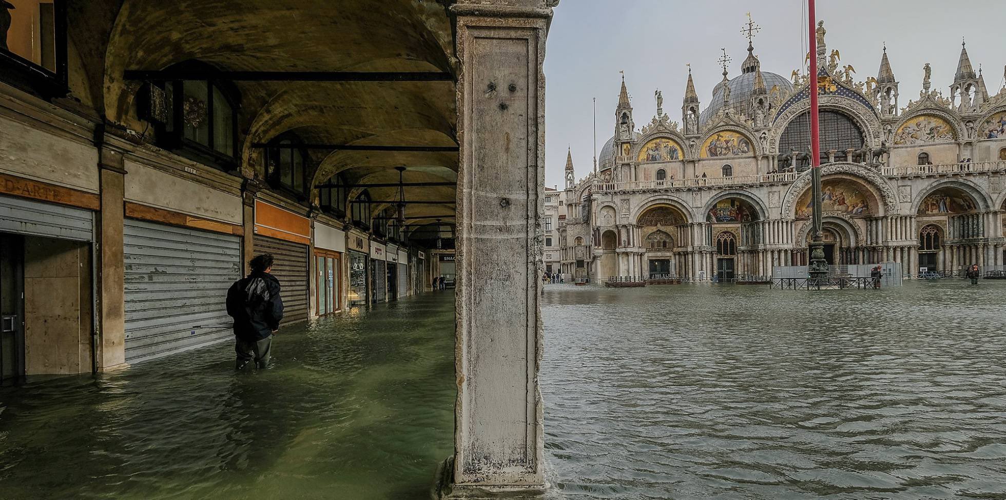 Российские туристы не отменяют поездки в Венецию, несмотря на крупное наводнение