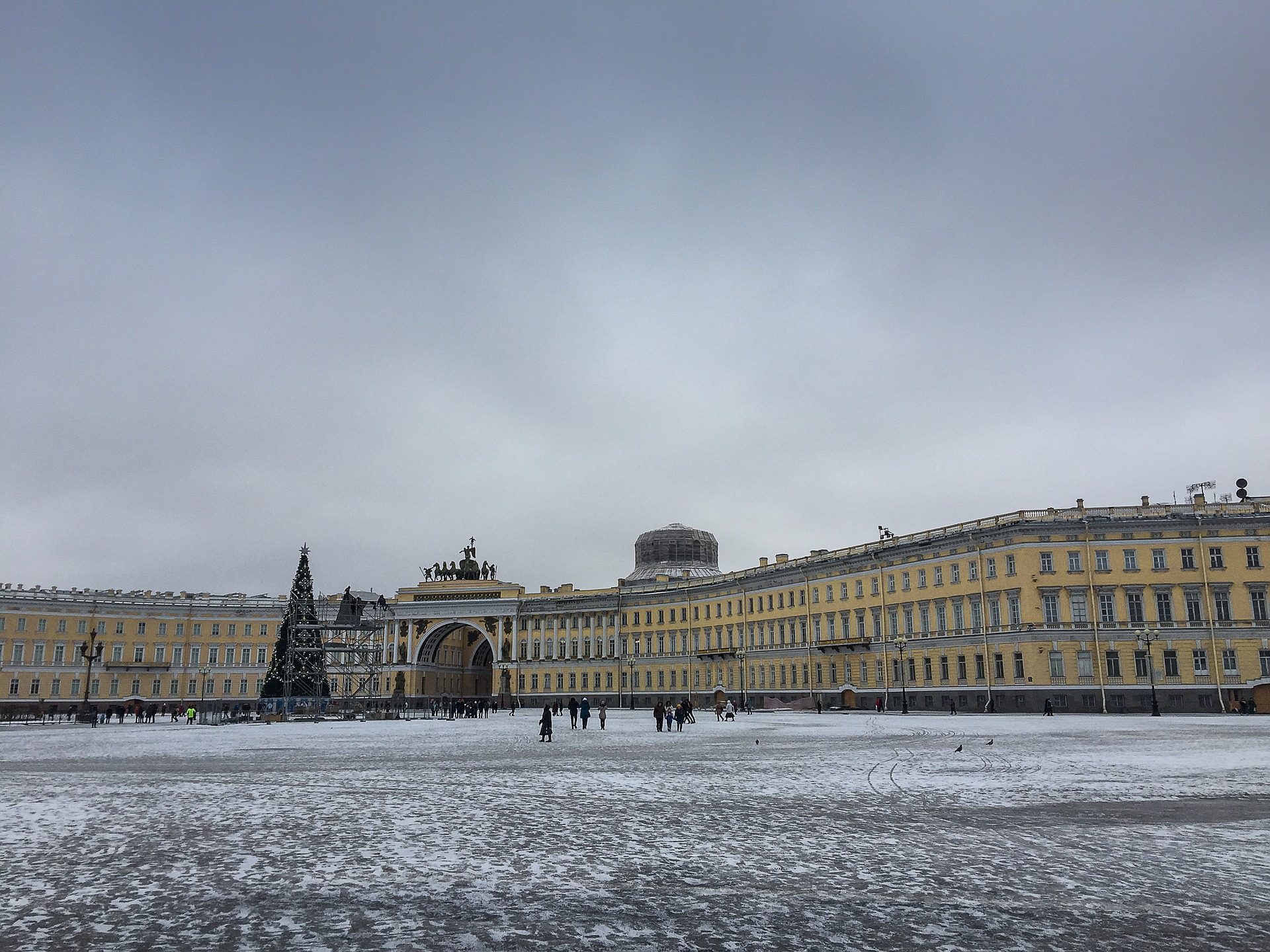 Туроператоры Петербурга сообщили об аннуляциях 95% экскурсионных туров на Новый год