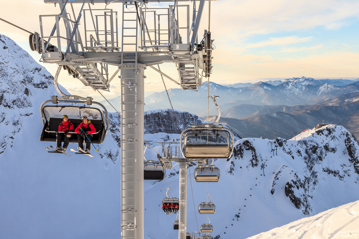 Курорт Красная Поляна благодаря обильным снегопадам откроет лыжный сезон уже 6 декабря