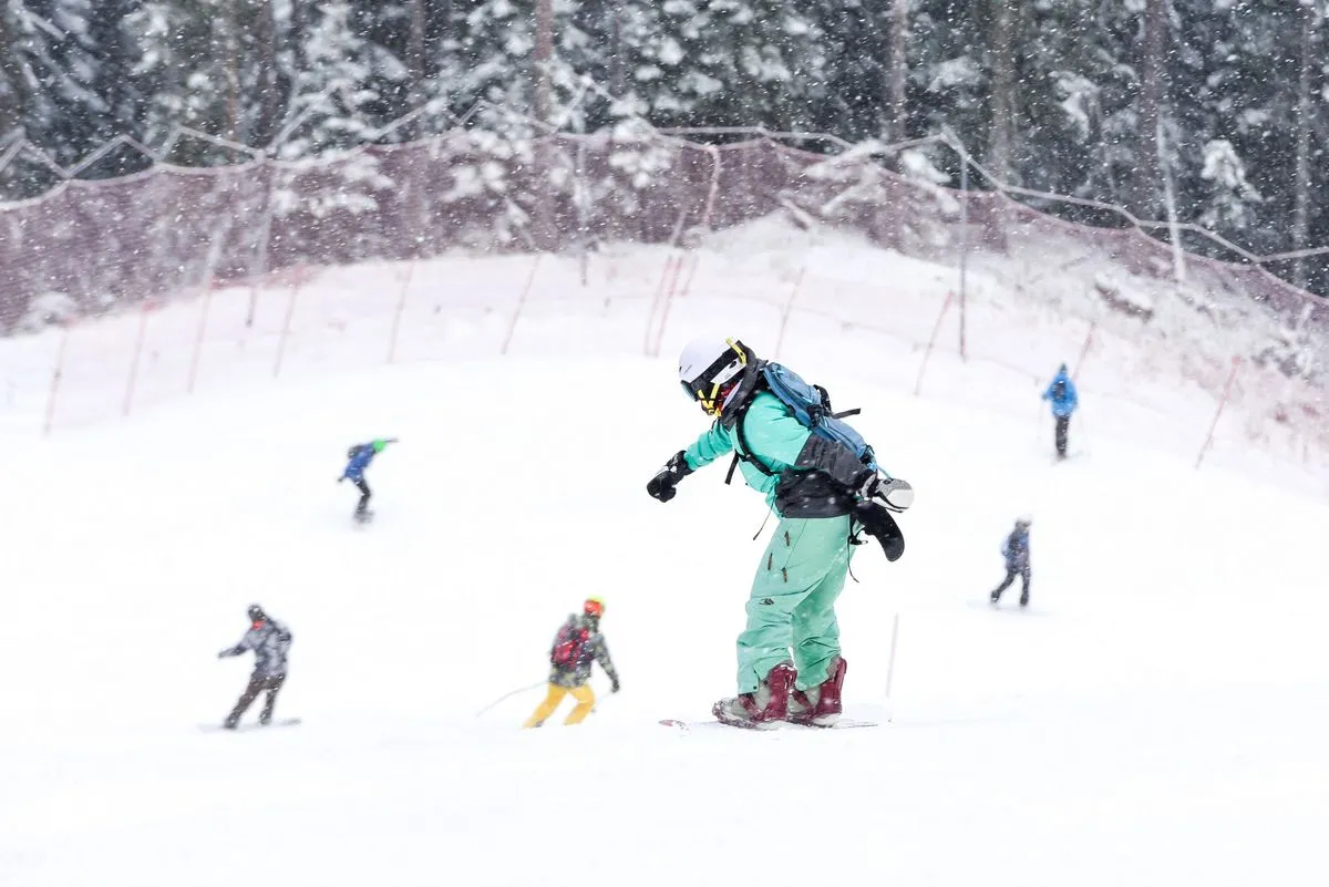 Курорт "Архыз" первым на Северном Кавказе открыл горнолыжный сезон