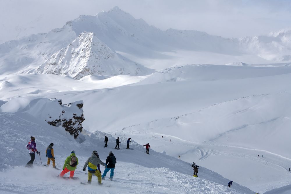 Более 2 тысяч гостей посетили курорт "Эльбрус" в первые выходные горнолыжного сезона