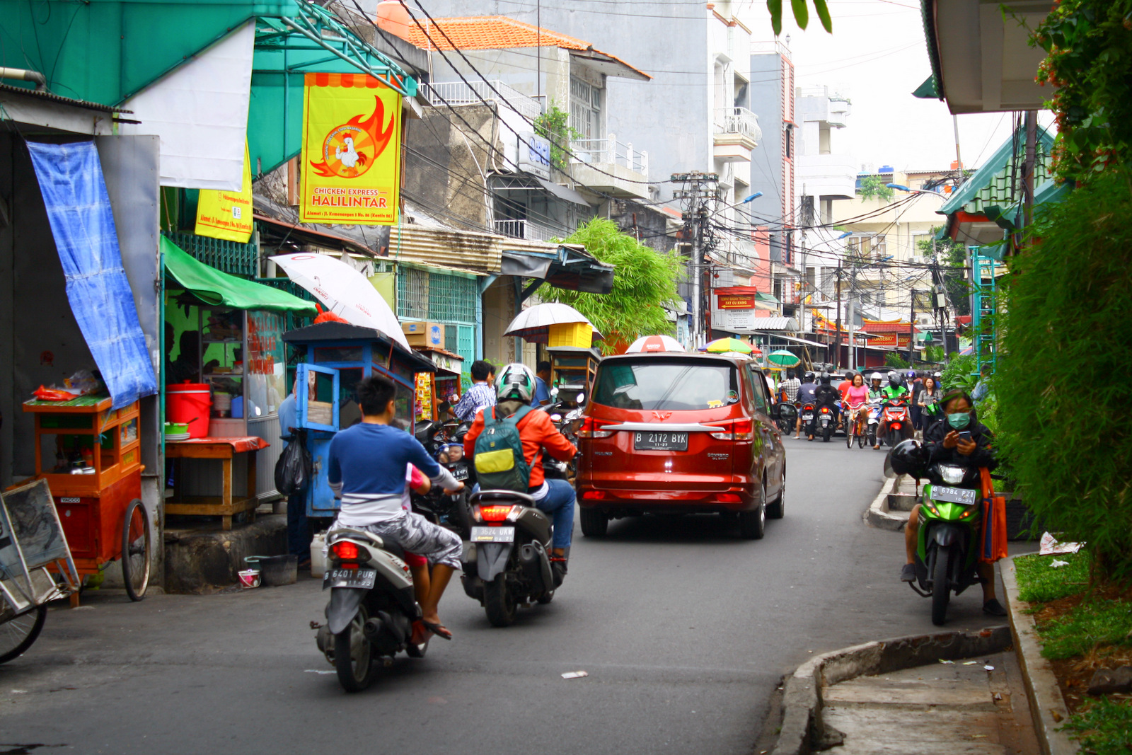 Власти Бали ввели для туристов ограничения на аренду мопедов и мотоциклов