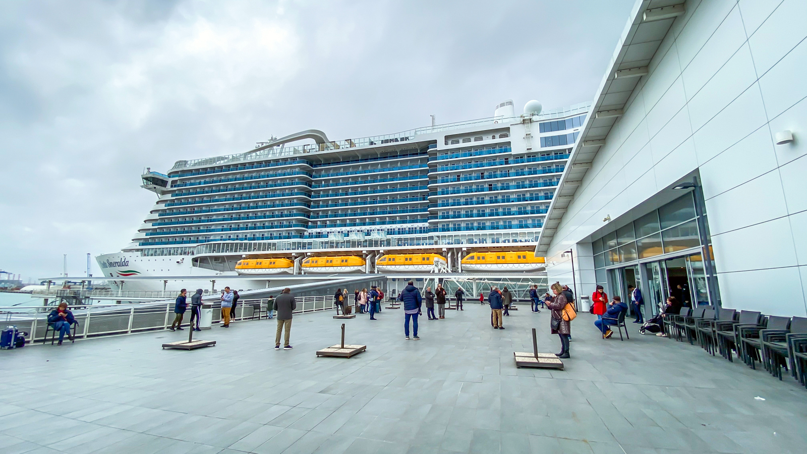 Costa Cruises приостанавливает все круизы из-за пандемии коронавируса