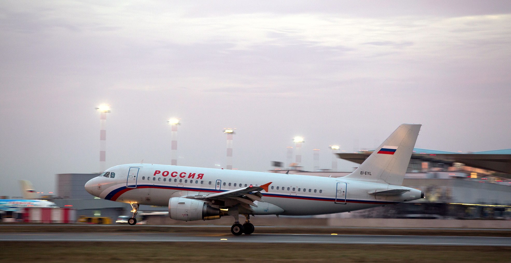 Авиакомпания "Россия" впервые зимой продолжит выполнять рейсы Петербург - Геленджик