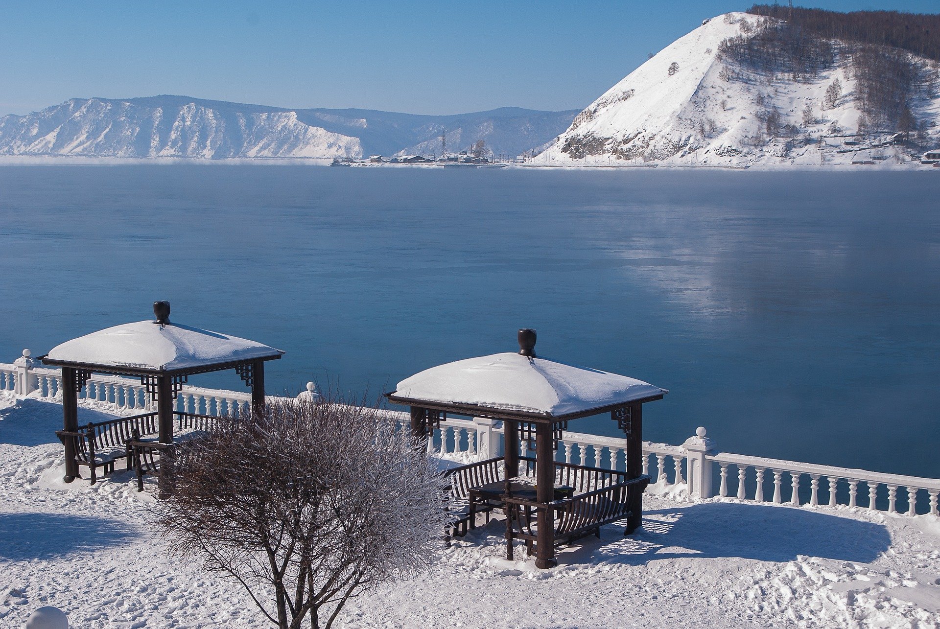 Бурятия и Иркутская область будут совместно развивать туризм на Байкале