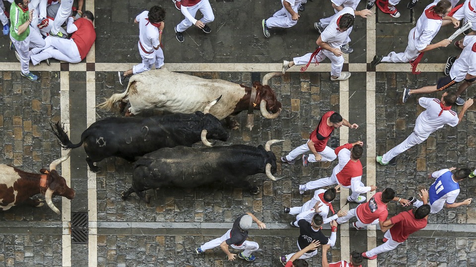 В Испании из-за коронавируса опять отменили фестиваль Сан-Фермин с забегами быков