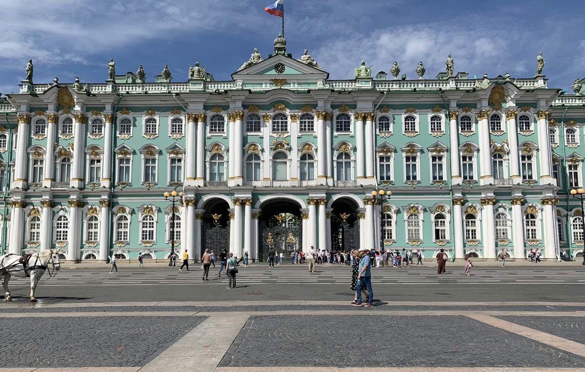 Почти 4 млн туристов посетили Петербург в первом полугодии 2022 года