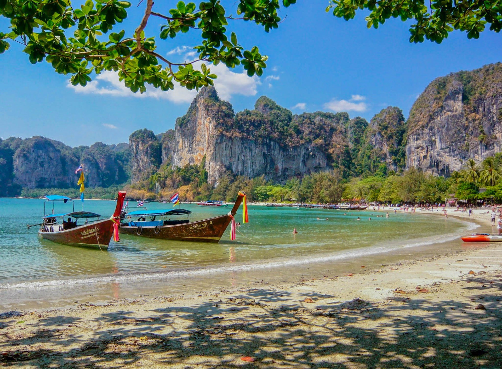 Власти Таиланда планируют открыть в декабре для иностранных туристов еще 20 провинций
