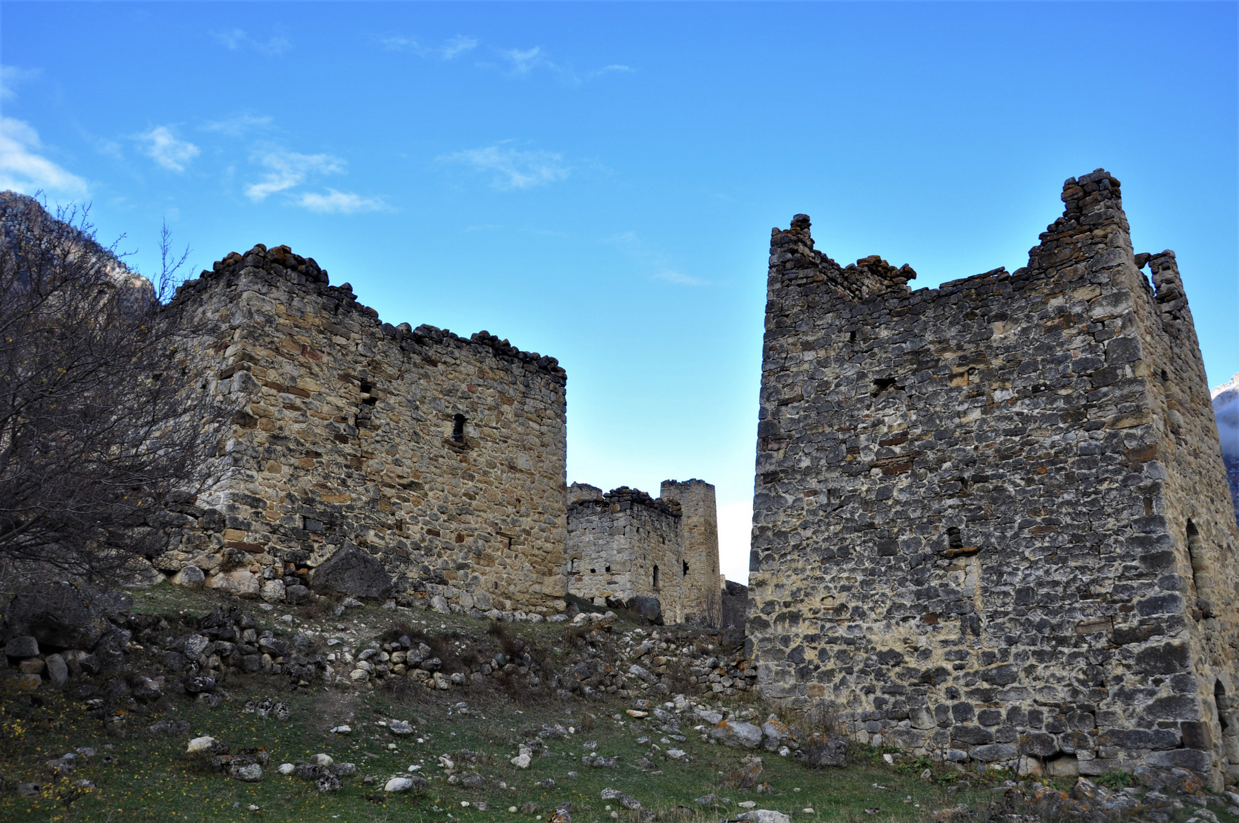 Ущелья, источники, храмы и башни Кавказа