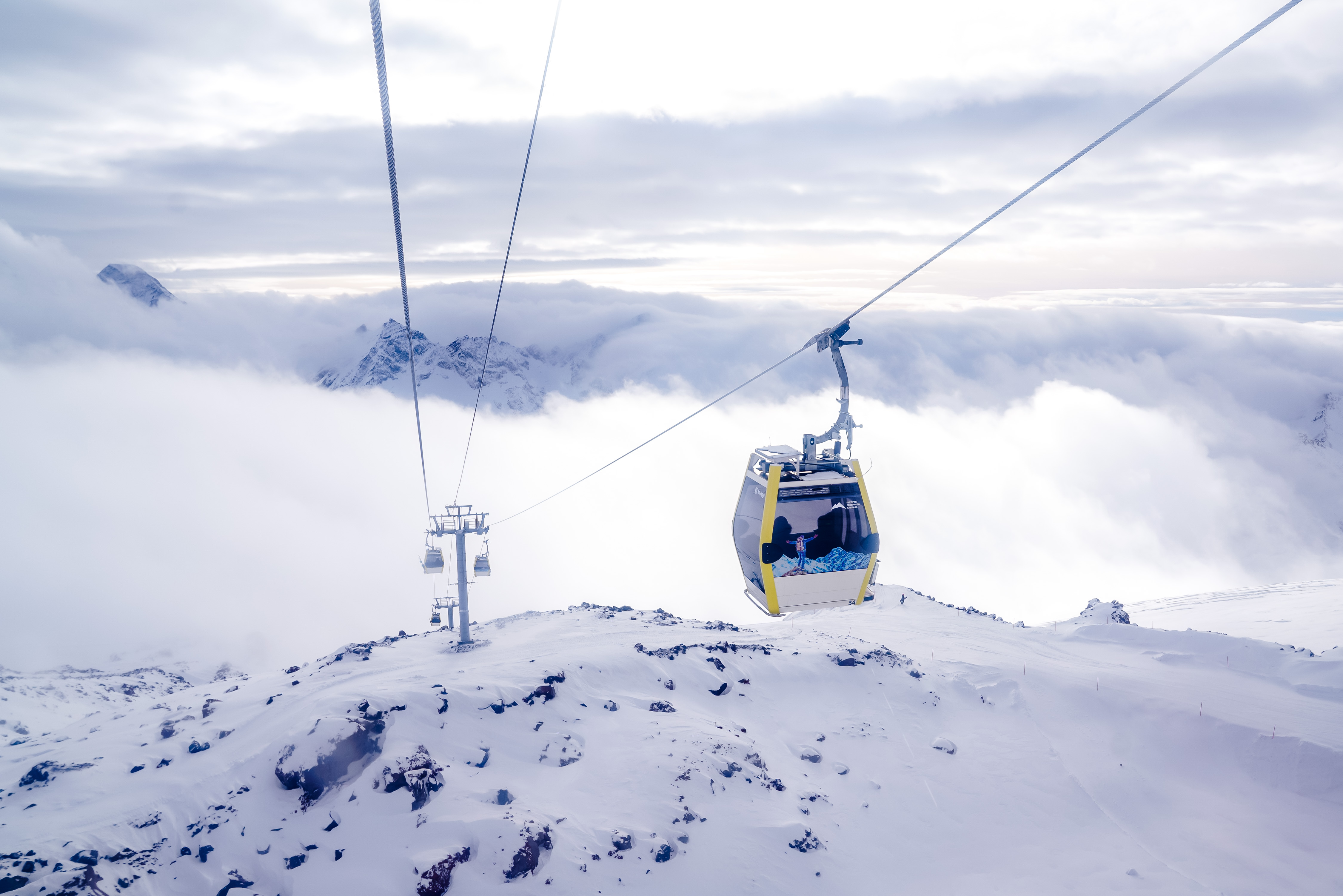 Горнолыжные трассы курорта "Эльбрус" в Кабардино-Балкарии закрыты из-за снегопада