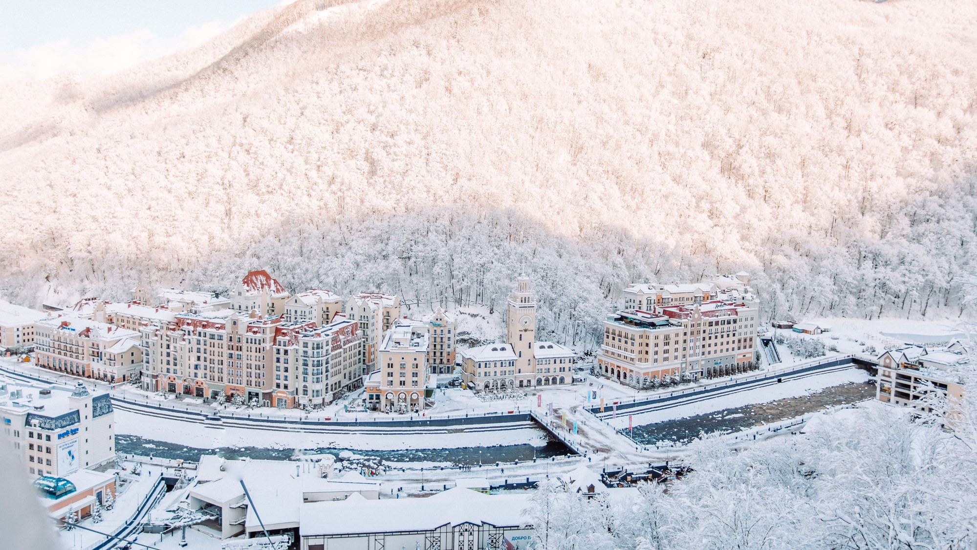 Россияне начали активно бронировать туры на горнолыжные курорты Сочи после снегопада