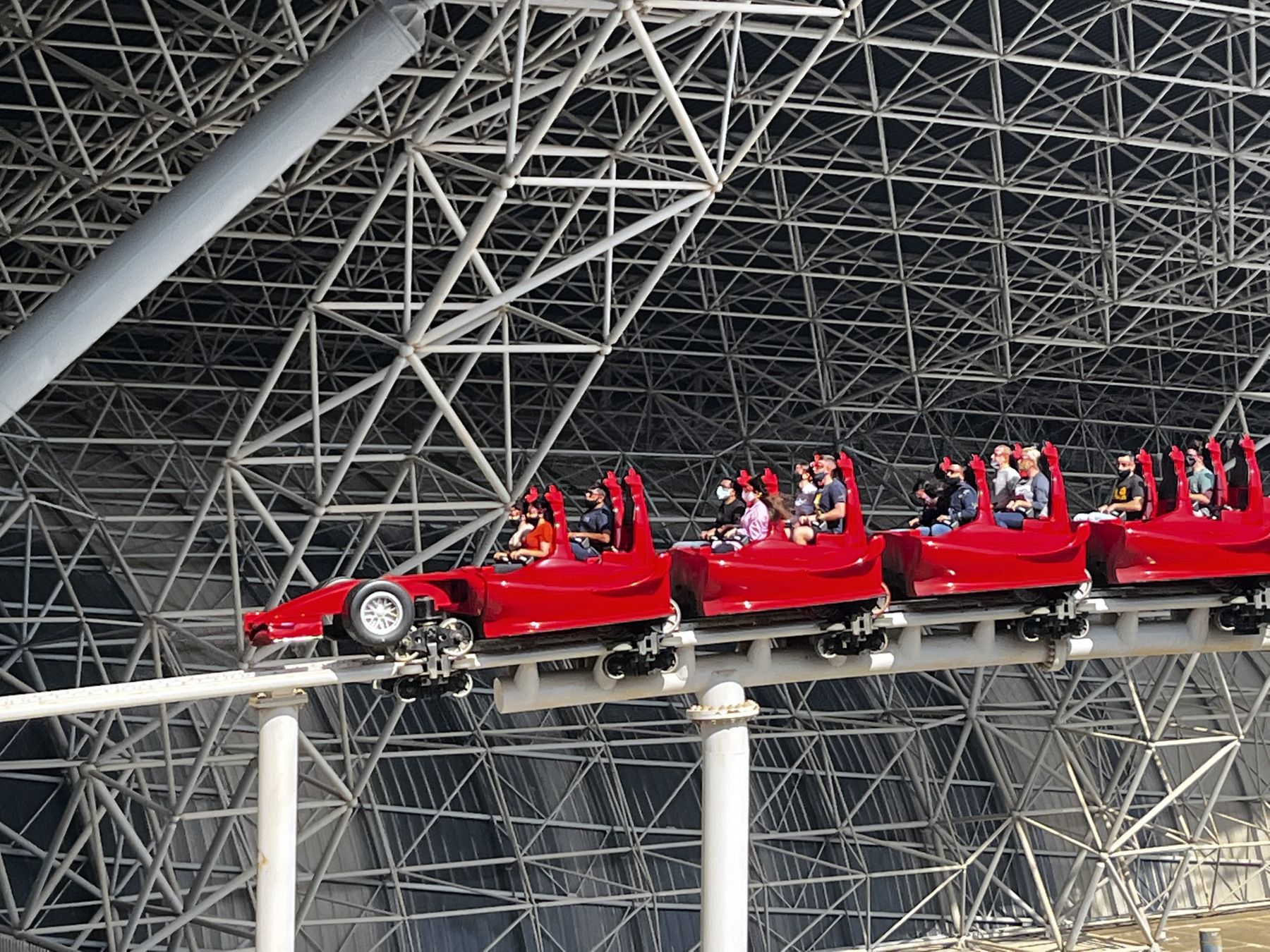 Лувр, акулы, бэтмен и восточная роскошь в Абу-Даби