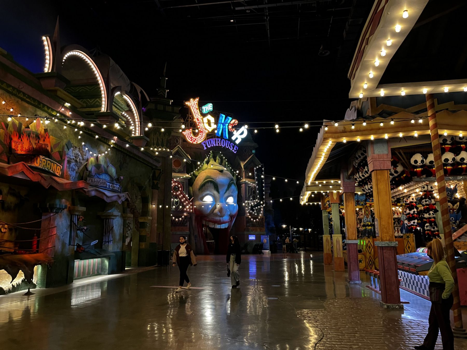 Лувр, акулы, бэтмен и восточная роскошь в Абу-Даби