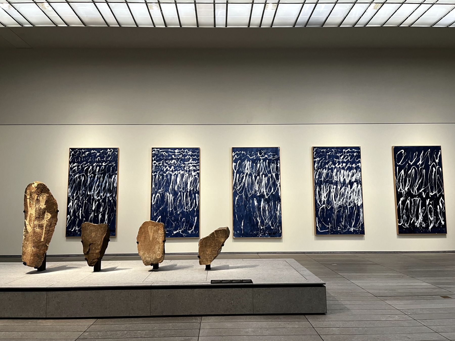 Лувр, акулы, бэтмен и восточная роскошь в Абу-Даби