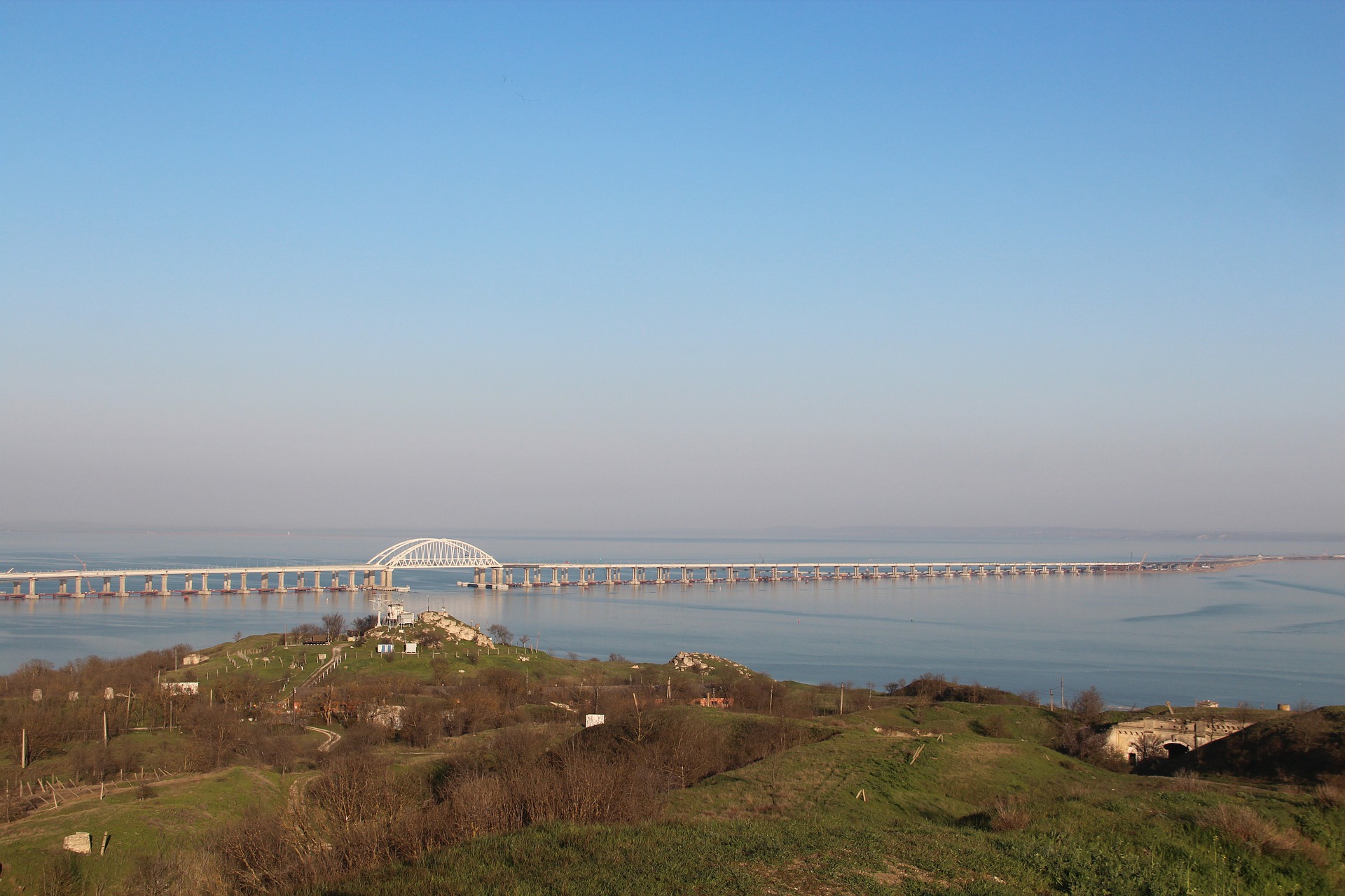 Аксенов пообещал устранить пробки на въезде на Крымский мост к началу курортного сезона