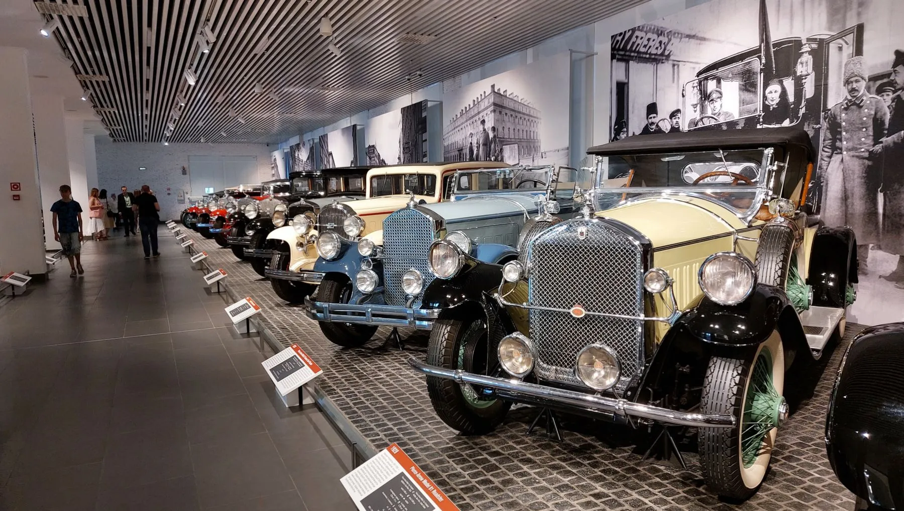 Цветные линии, сплав по Чусовой и пирожки с молодыми мухоморами в Екатеринбурге