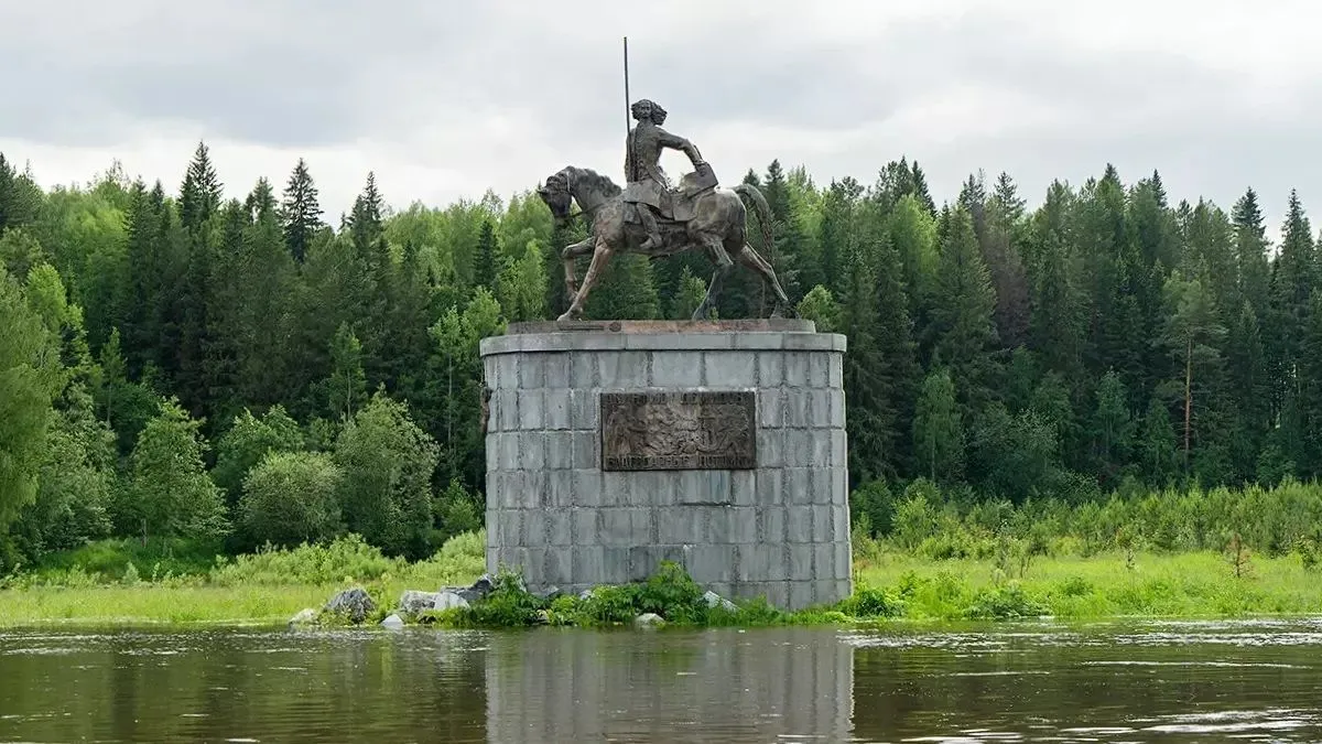 Цветные линии, сплав по Чусовой и пирожки с молодыми мухоморами в Екатеринбурге