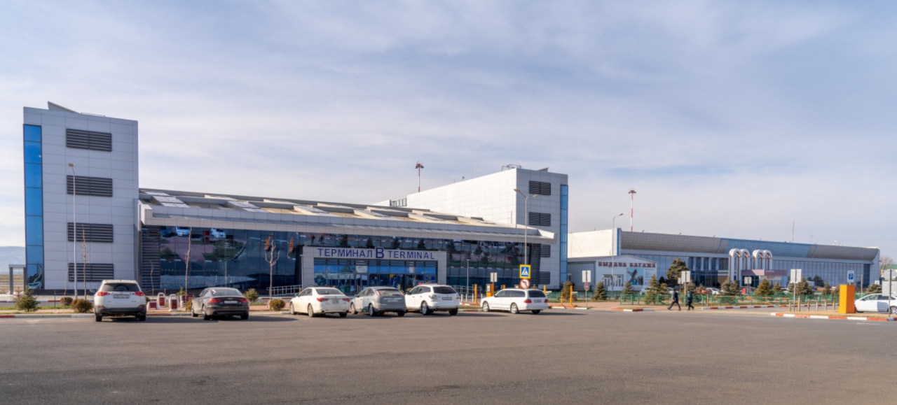 Аэропорт Махачкалы возобновил обслуживание рейсов