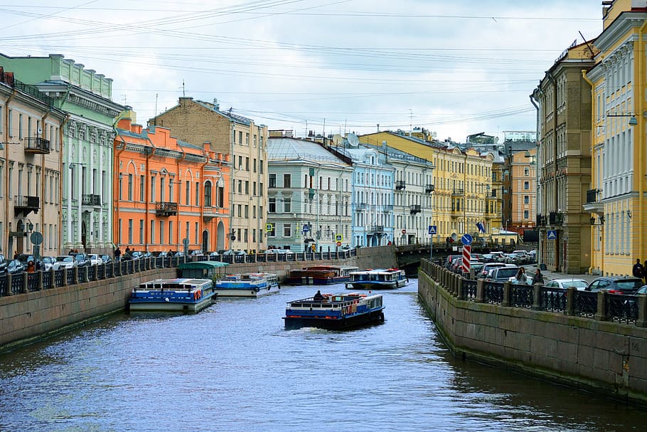 Российские туристы чаще бронируют отели Санкт-Петербурга на майские праздники