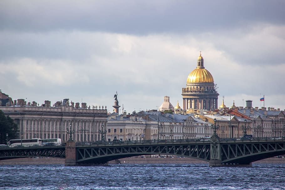 Власти Петербурга намерены стимулировать рост доли туризма в структуре ВРП