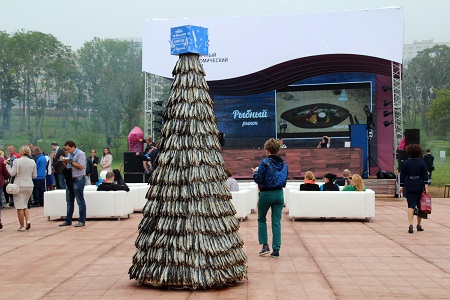Дерево из сахалинской корюшки на "Улице Дальнего Востока" ВЭФ разобрали в считанные минуты