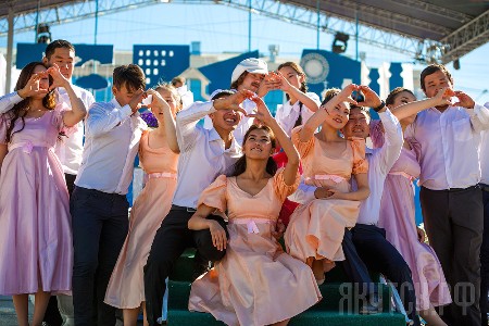 Якутск отметил свое 384-летие Фестивалем Ухи и отправкой открыток с символами города