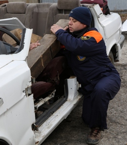 Спасатели обучили автолюбителей Южно-Сахалинска методам первой медпомощи пострадавшим в ДТП