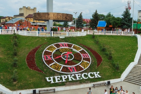 Власти Черкесска продолжат благоустройство крупнейшего парка Карачаево-Черкесии "Зеленый остров"